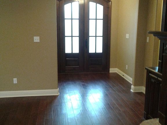 3rd image of 225 Arrowhead Dr