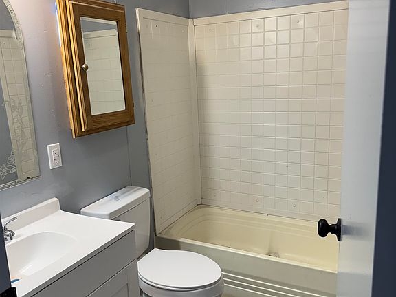 4th image of 2811 S Niagara Cir