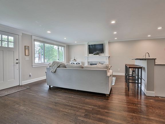 5th image of 11 Gerry Rd