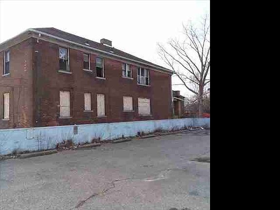 3739 Elmhurst