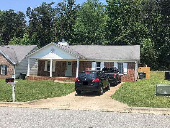 3rd image of 211 Collinswood Ln