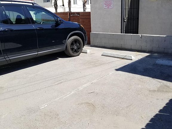 4th image of 5683 York Blvd