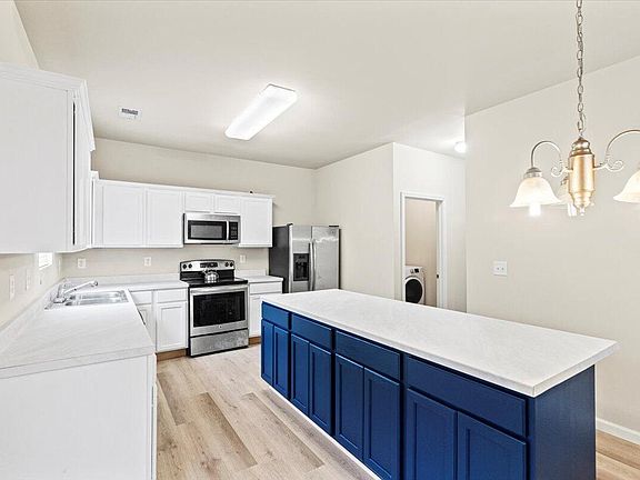 4th image of 3021 Spring Creek Drive