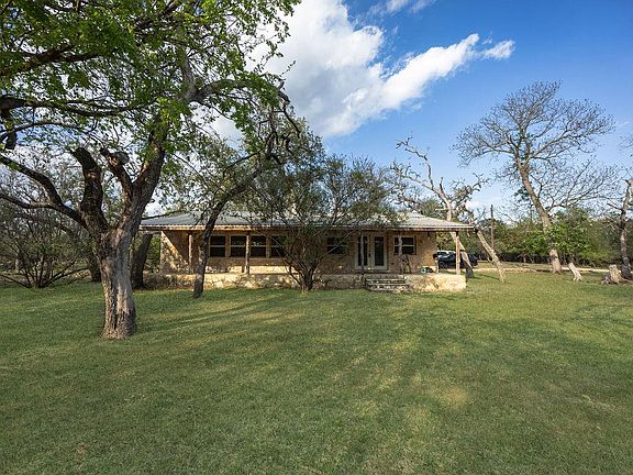2nd image of 340 Rio Oak