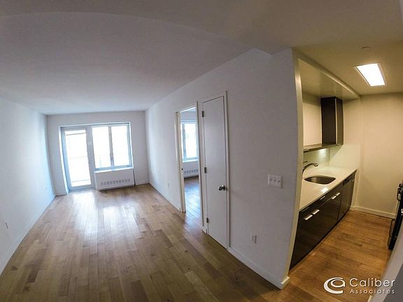 3rd image of 4134 Crescent St APT 10A