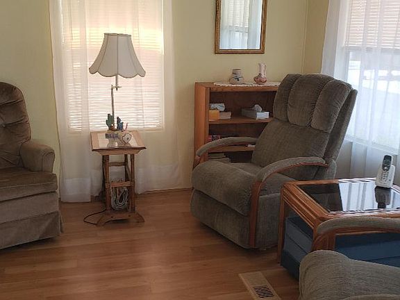 3rd image of 207 E Saguaro Dr
