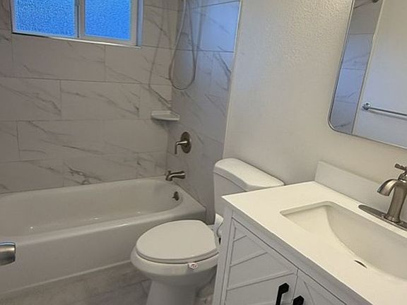 4th image of 6820 Lincoln Oaks Dr