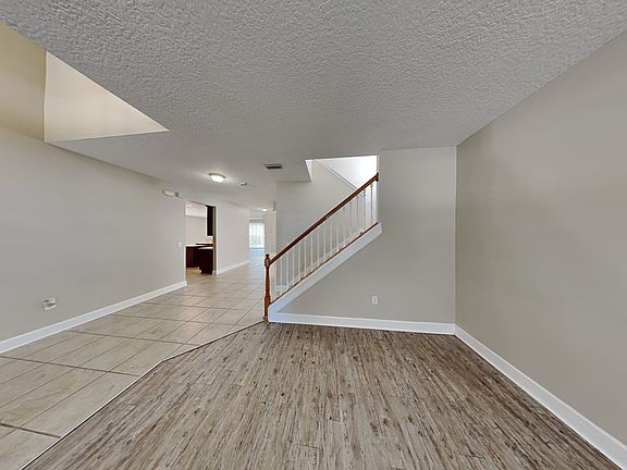 4th image of 701 Spruce Pine Ln