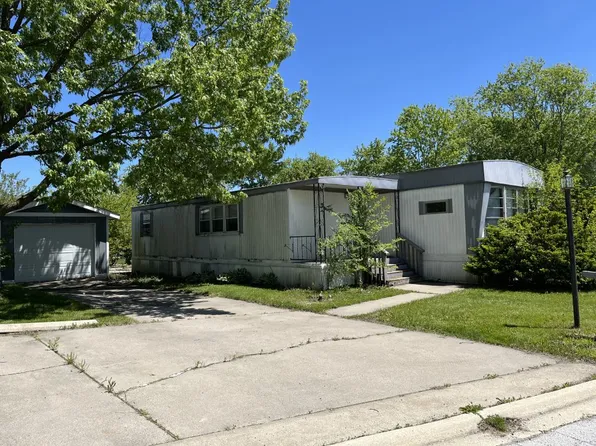 96 Robin Rd #96ROBI, Beecher, IL 60401