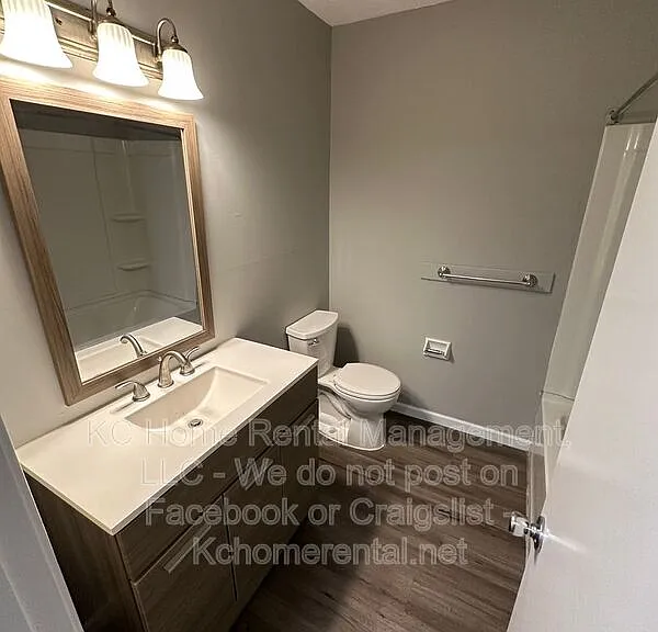 9213 E 54th Ter — Photo 5