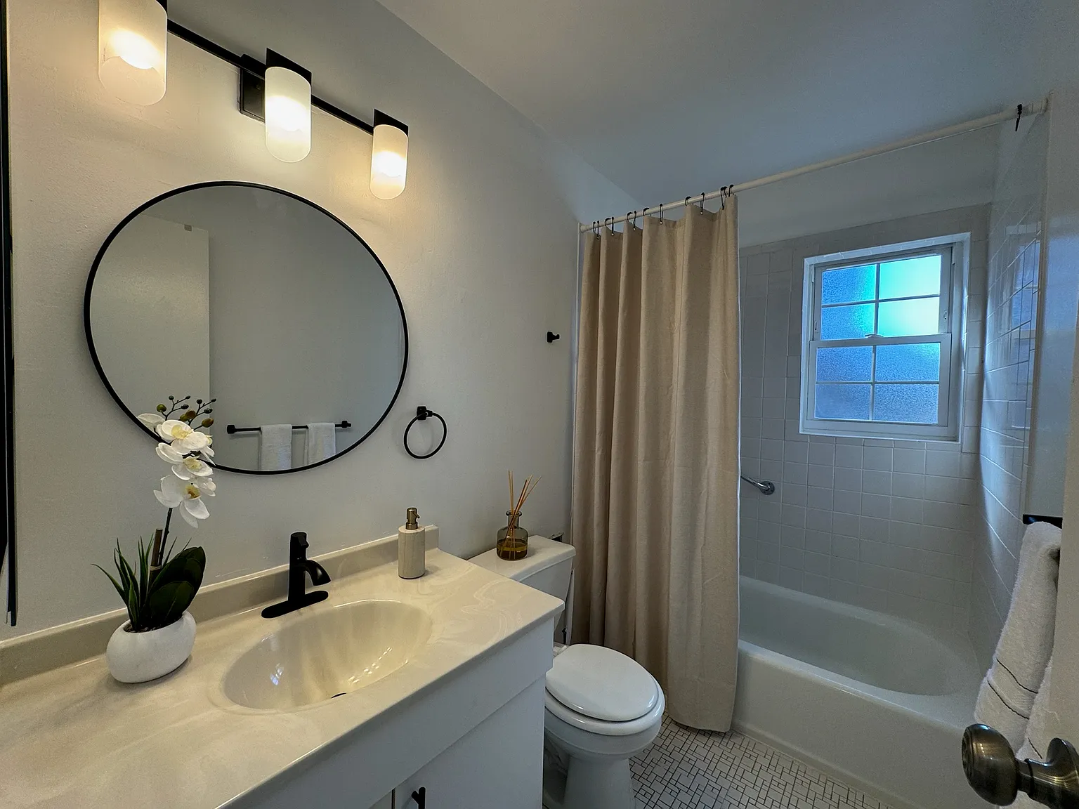 1 bed, 725 sqft, $1,865 — Photo 3