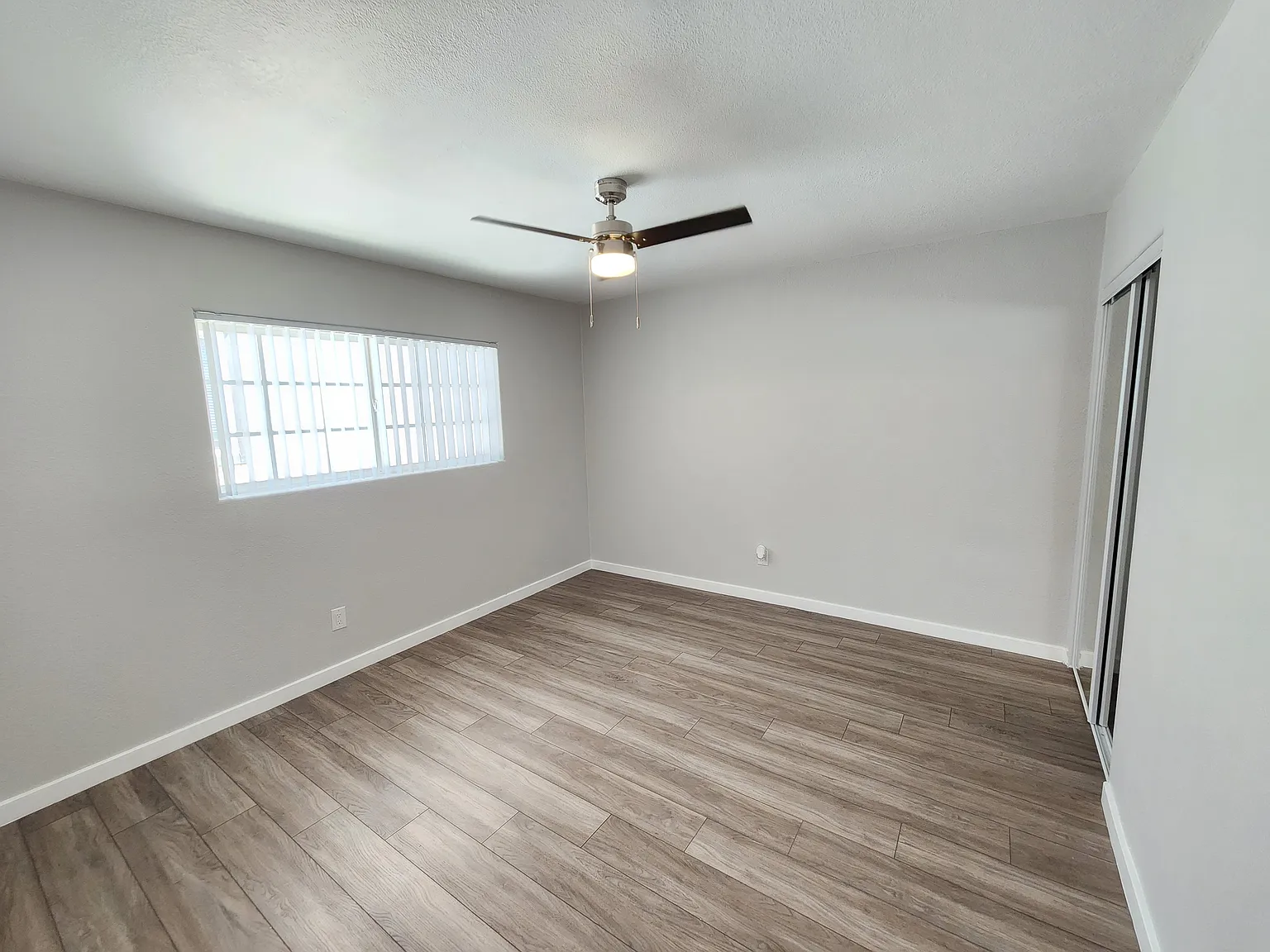 3 bed, 965 sqft, $3,300 — Photo 3