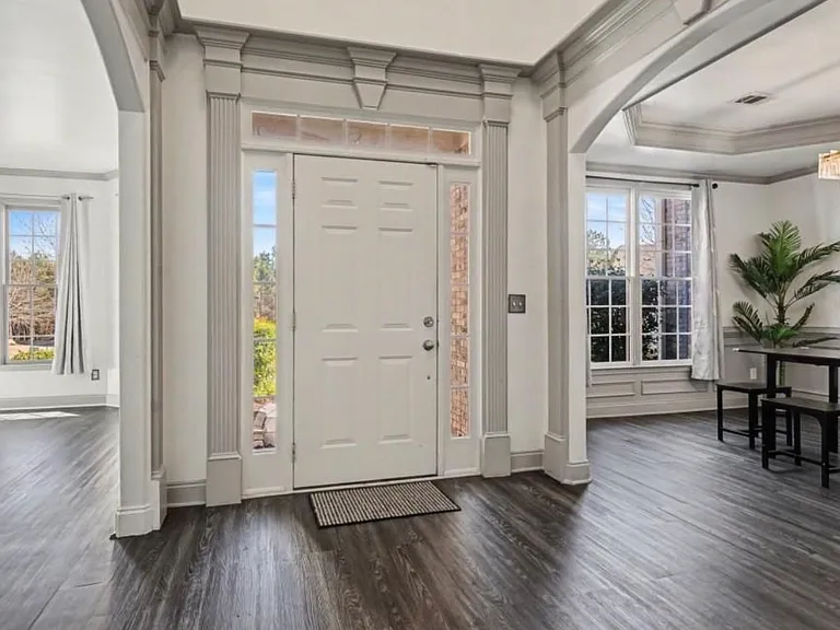 1638 Great Shoals Cir SW — Photo 3