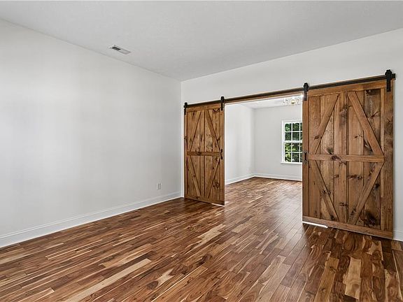 5th image of 5823 Montpelier Dr