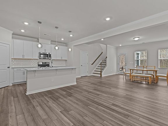 2nd image of 5858 Woodlawn Dr
