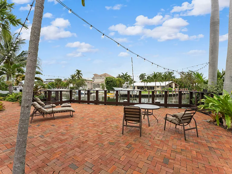 1121 Bel Air Dr #4 — Photo 3