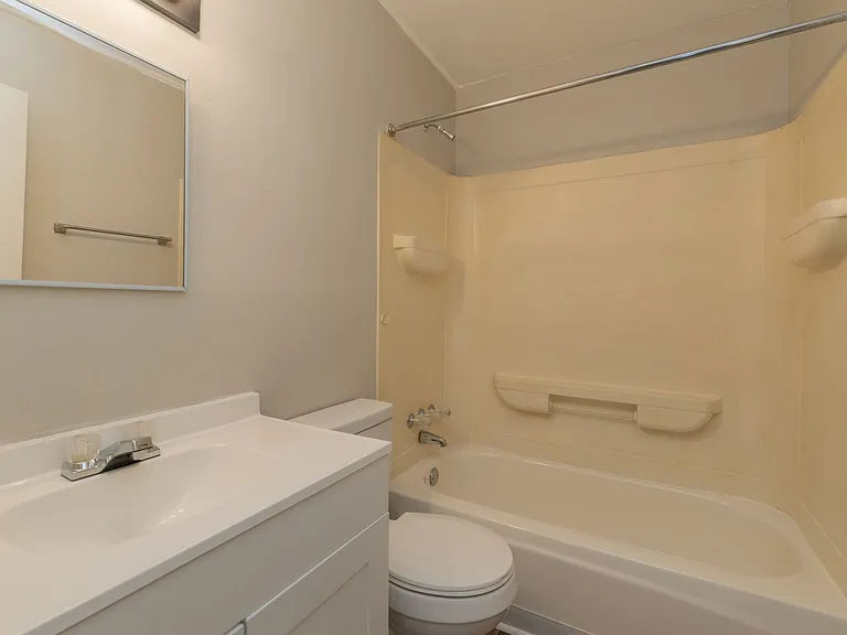 821 Forsythe St — Photo 13