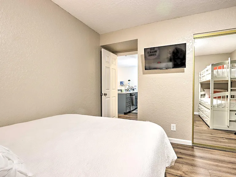 4897 Bridgepointe Dr #211 — Photo 15