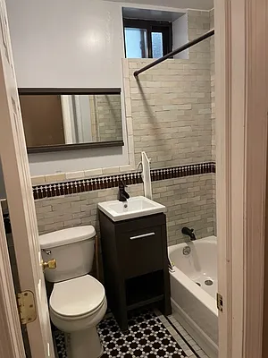 Rented by Fay Kong, LREB | media 17