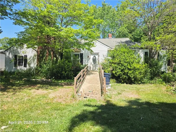 5467 Shattalon Dr, Winston Salem, NC 27106