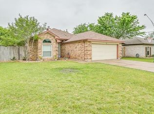 734 Stonebrooke Dr, Burleson, TX 76028