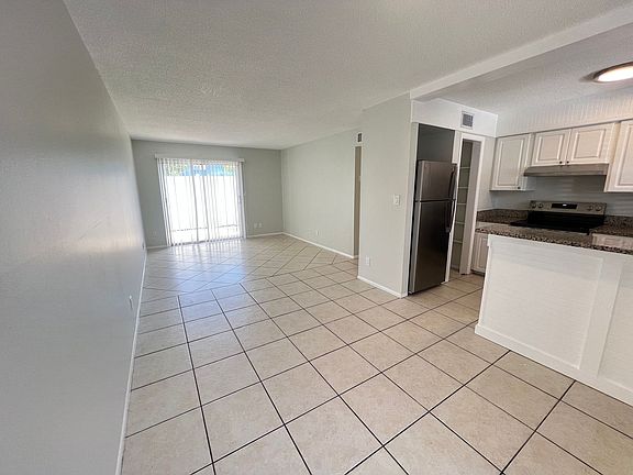 5th image of 2055 Arlington St APT 102
