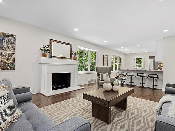 2nd image of 10209 Lylewood Dr