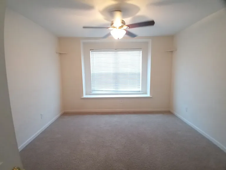565 Batty Way — Photo 35