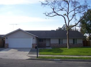 2392 Oakes Ln, Hanford, CA 93230