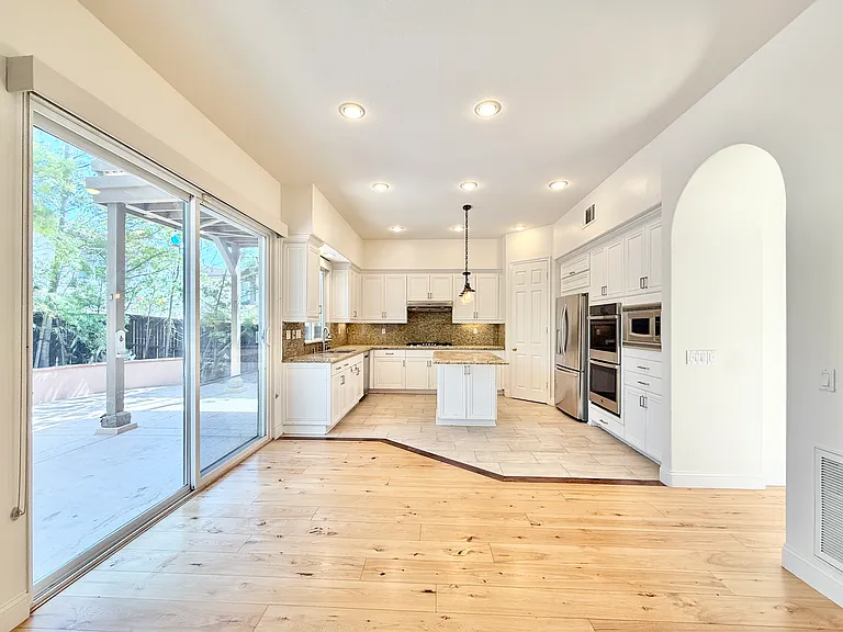 13835 Kerry Ln — Photo 9