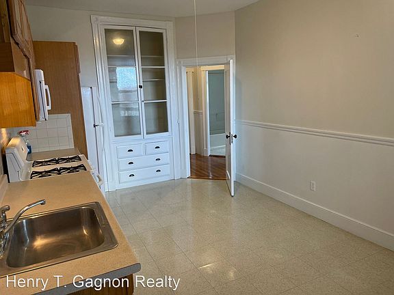 3rd image of 199-201 Lafayette St #199