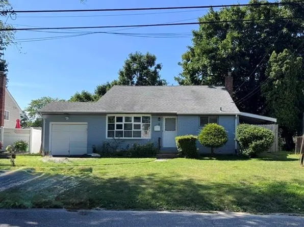 11 Foley Place, Huntington Station, NY 11746