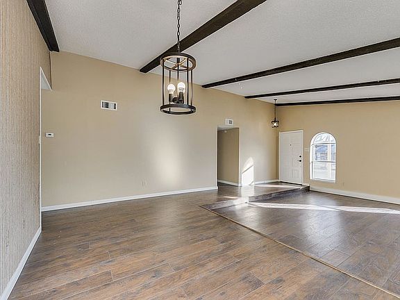 4th image of 2709 Charter Oak Dr
