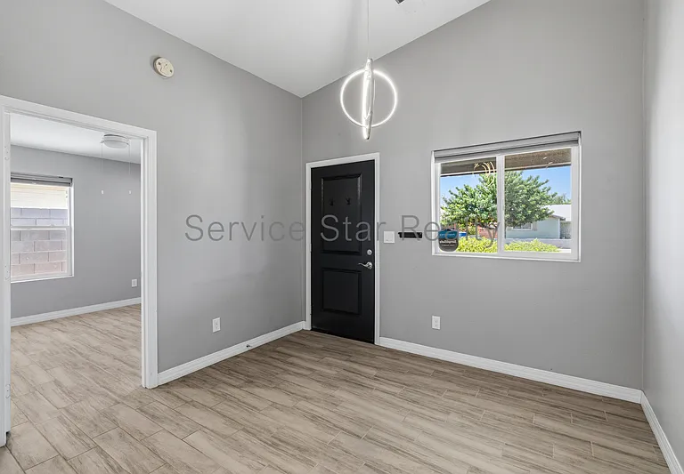 1556 W 5th St — Photo 4