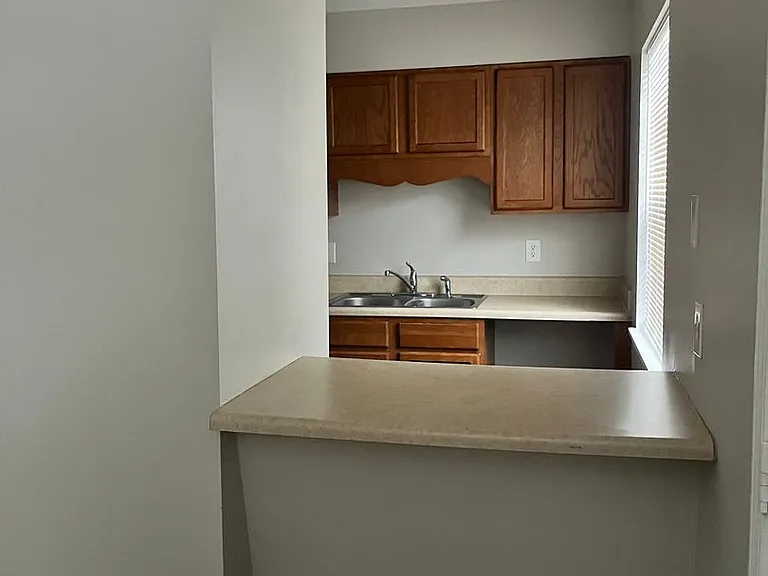 2912D Creekview Ct — Photo 1