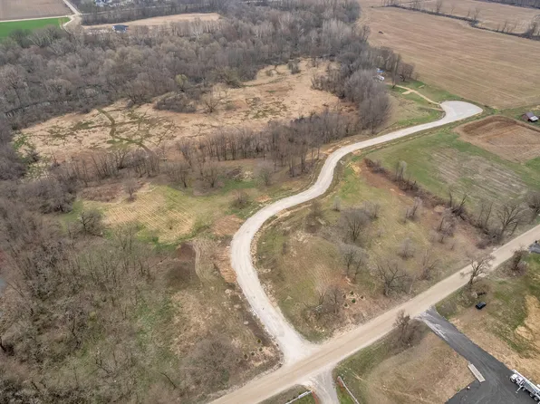 1053 Overlook Ct, Saline, MI 48176