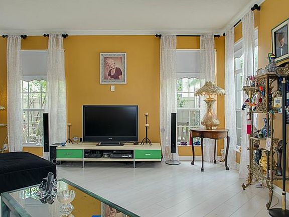 5th image of 533 Harbor Grove Cir