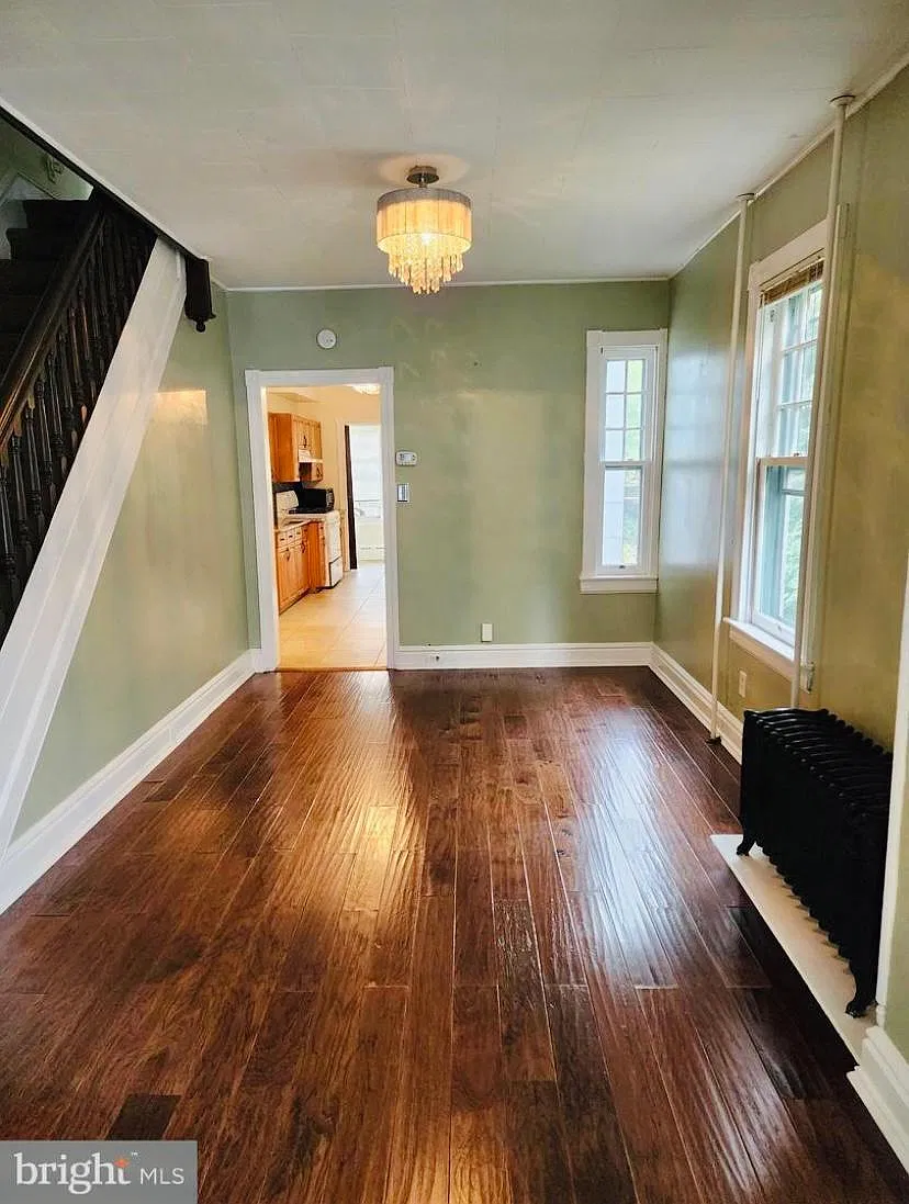 44 E High St — Photo 2