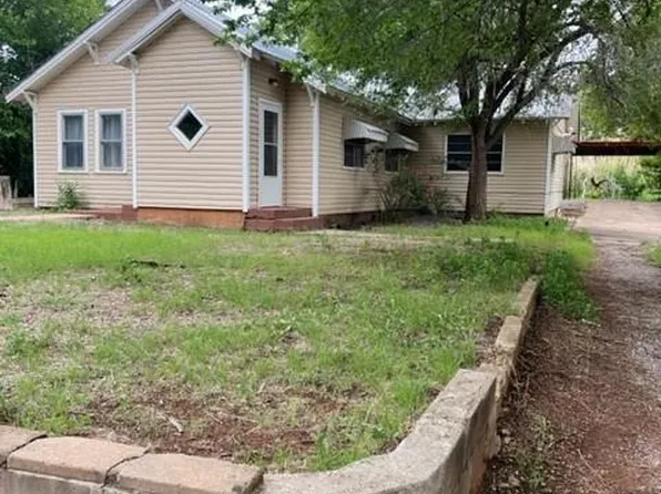 310 W Elm Ave, Sayre, OK 73662