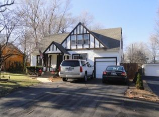 6132 Delmar St, Fairway, KS 66205