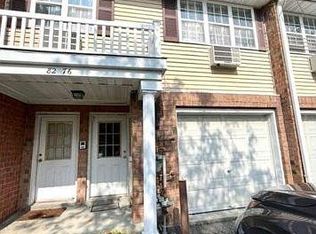 82 Country Pointe Cir #76, Queens Village, NY 11427