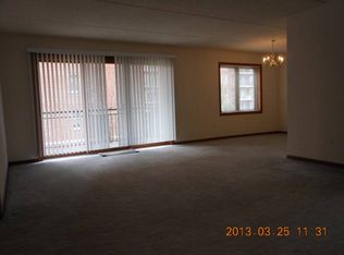 6430 W Berteau Ave APT 203, Chicago, IL 60634