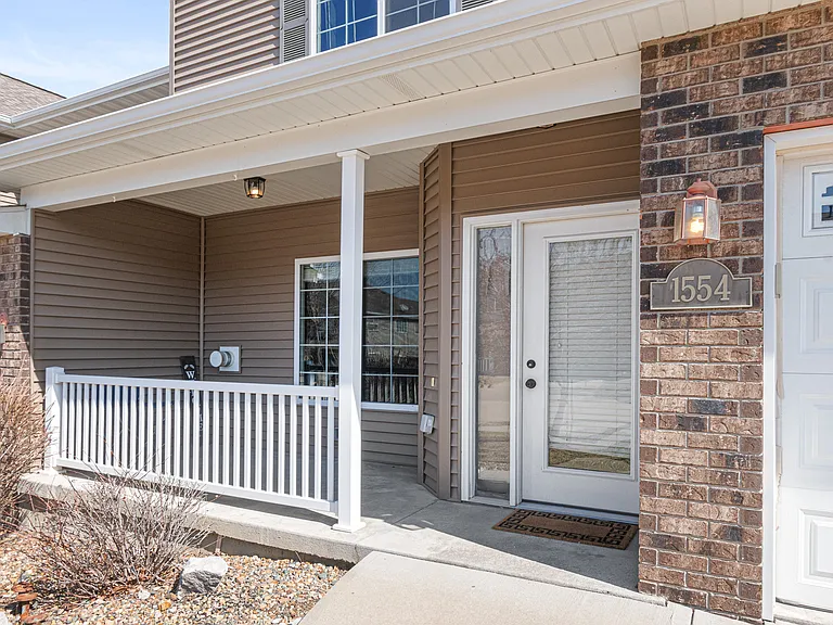 1554 Burr Dr — Photo 3