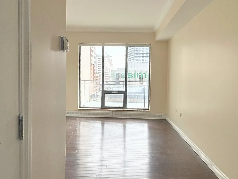 90 George St — Photo 11
