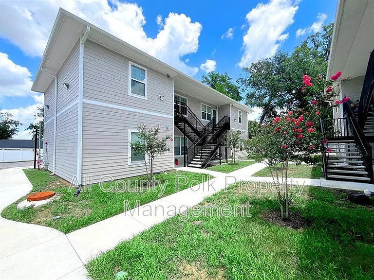 915 Ariana Apartment Community — Photo 24