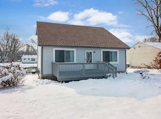 317 Spring Rd, Ingleside, IL 60041