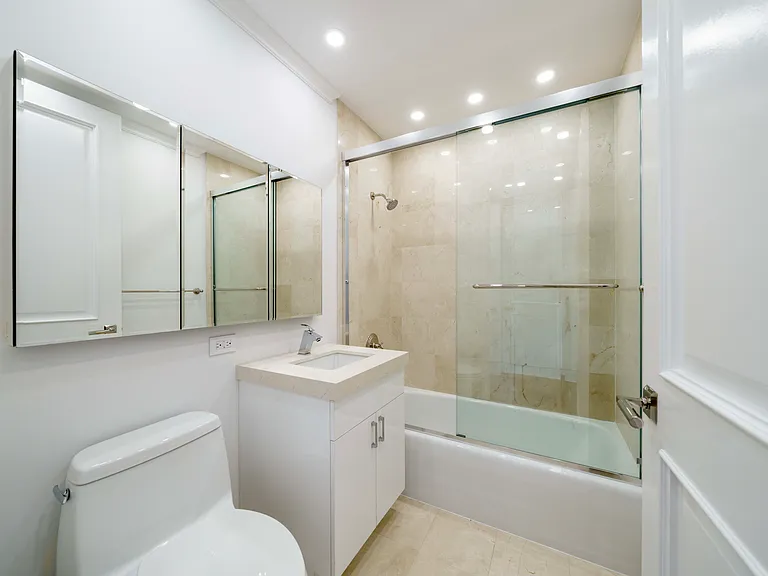 351 E 51st St #Penthouse 5C — Photo 12
