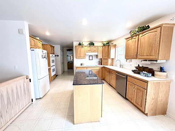 5th image of 300 Carriage Way