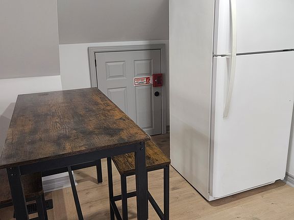4th image of 36 Myrtle Ave #3