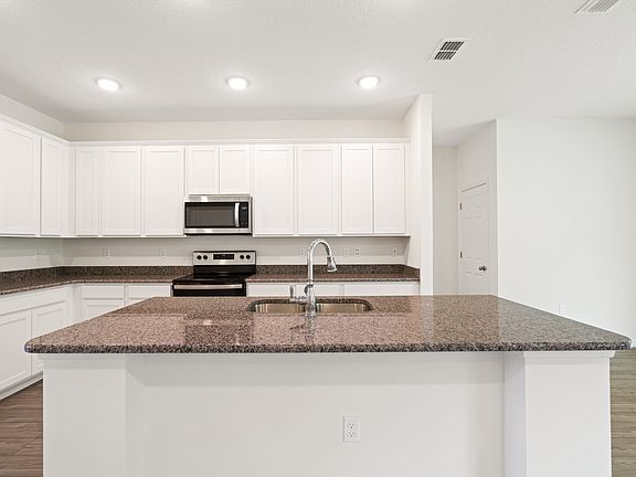 5th image of 531 Violet Ave NE